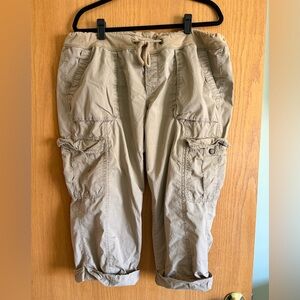 Old Navy Women’s Tan Cargo Pants